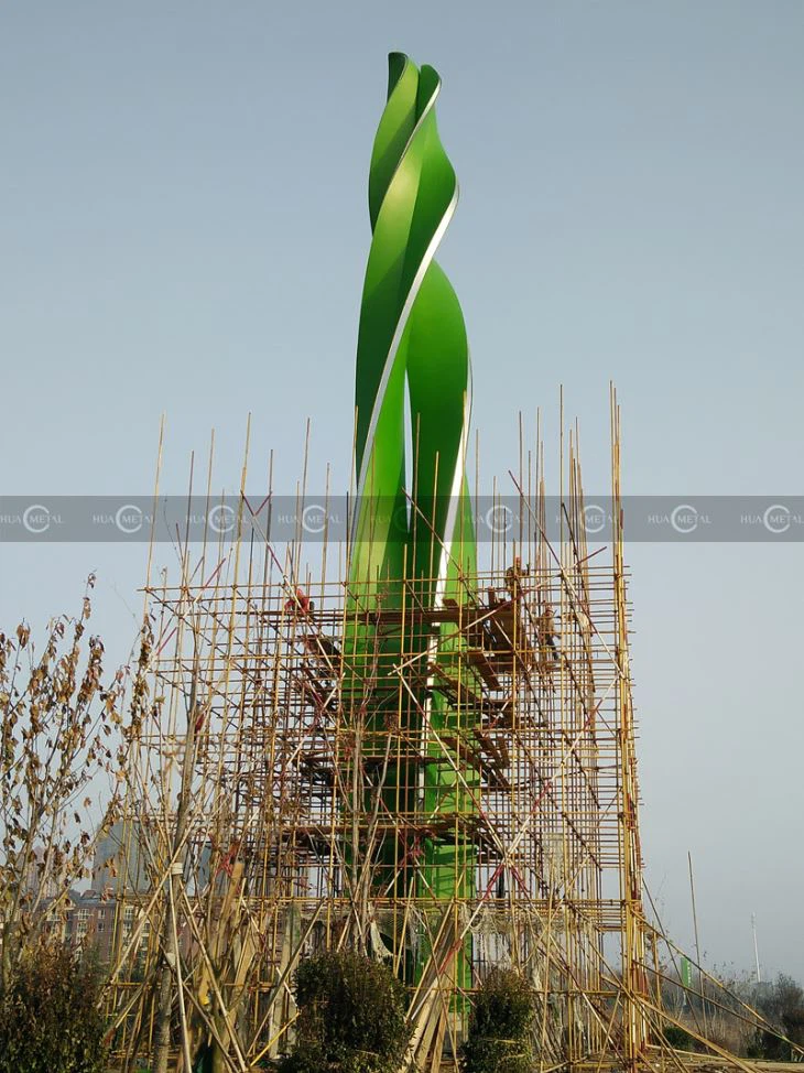 Installation-Green-coating-stainless-steel-urban-sculptures-green-color-printed-steel-monumnets